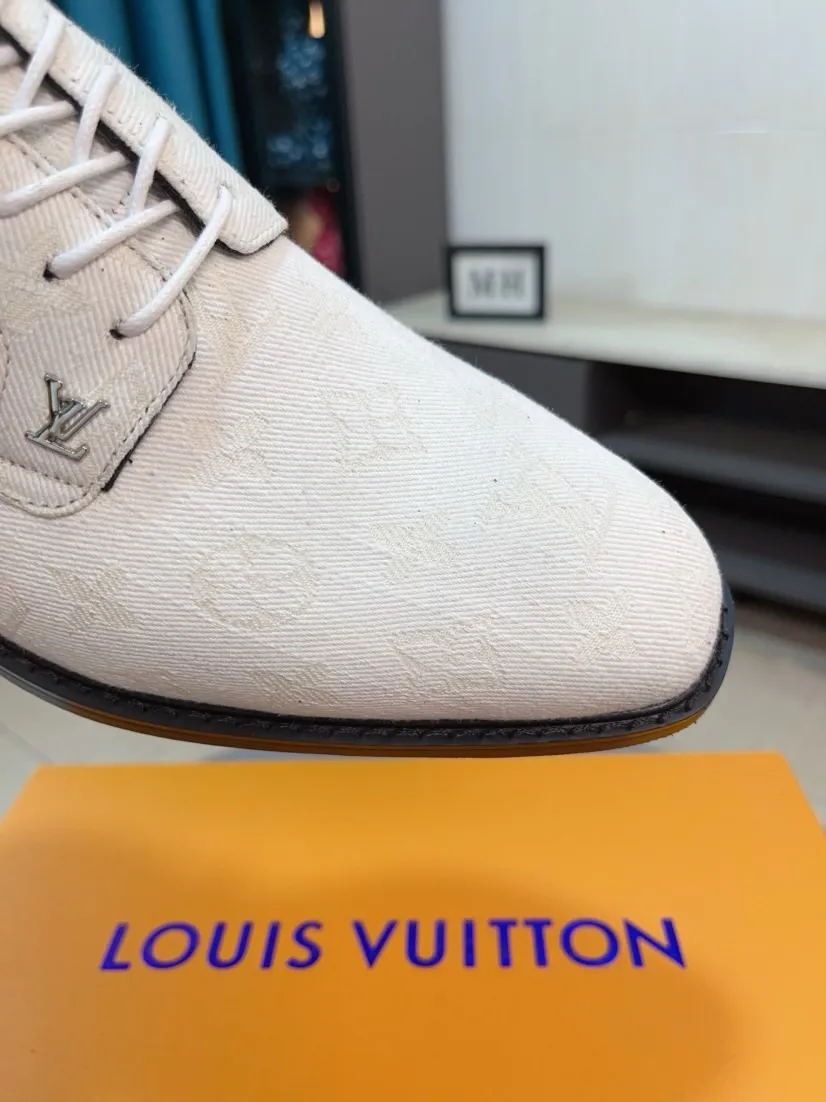Ex-factory price 720🌹🌹High version [LV] Louis Vuitton's popular casual leather shoes🎖Fashionable and elegant🎖🎖Material: Original imported open-edge beaded cowhide, washed cowhide leather lining, original open-molded rubber outsole, high-end and classy, ​​elegant quality, instantly transforming into a handsome man ❤❤Standard\nNumber: 38-44